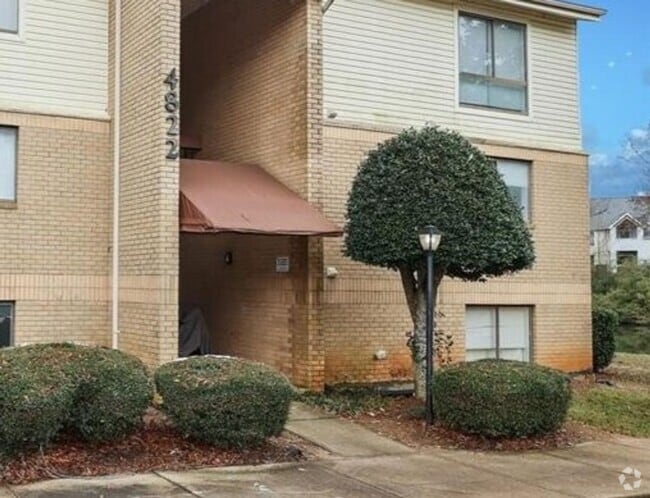 Building Photo - Well Maintained condo in East Charlotte! Unit D