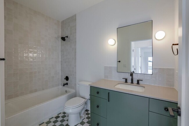 309 W Daggett Ave Unit 207