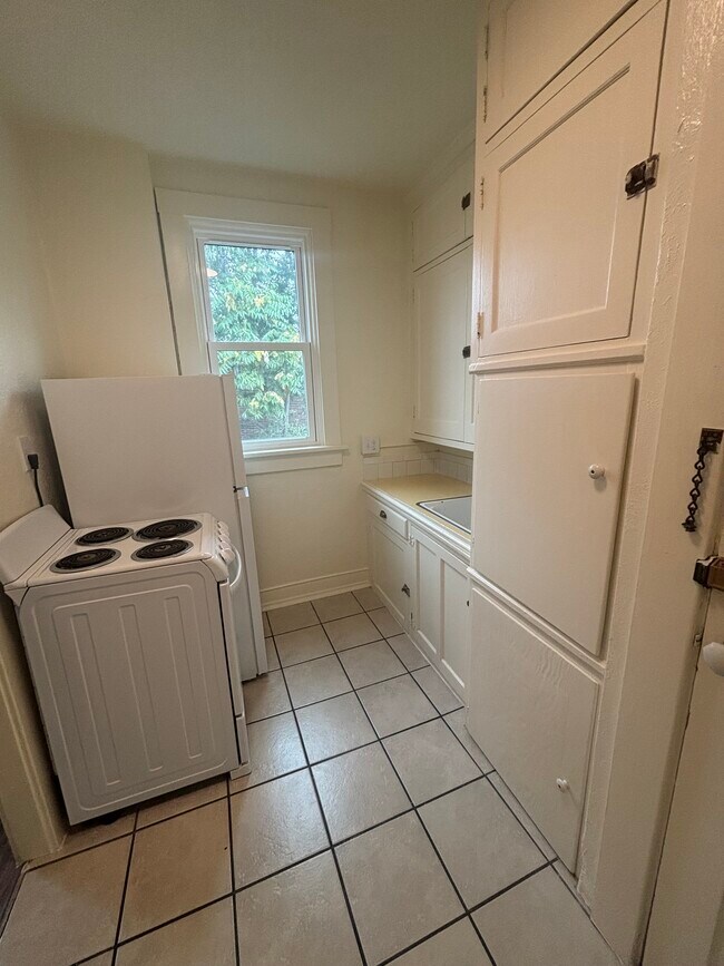 Photo - 1329 E 11th Ave Unit 4