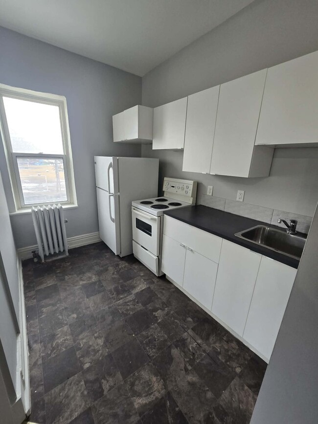 Building Photo - 501 McMillan Ave Unit 12A