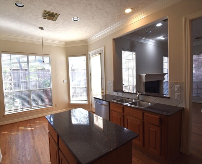 Photo - 2835 Briarhurst Park