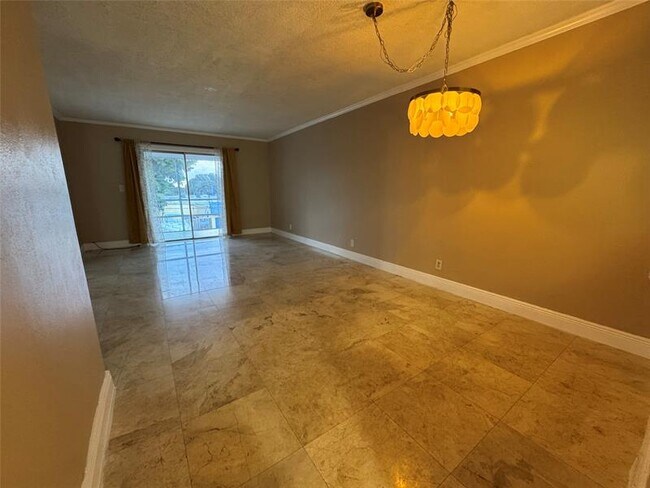 Photo - 2301 NE 14th Street Causeway Unidad 303w