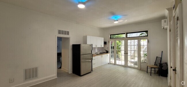 Building Photo - 1245 Obispo Ave Unit 1A Rental