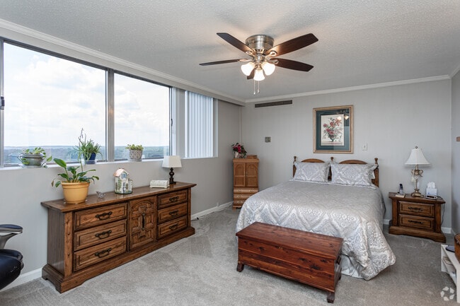 2BR, 2BA - Cambridge - 1365 SF - The Lakewood House Apartments