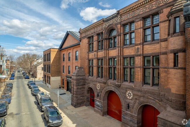 Apartamentos - The Firehouse Apartments