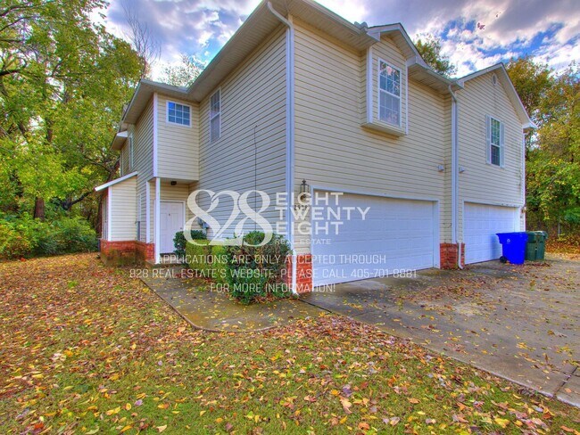 Building Photo - PRELEASING NOW for June 2026! Renovated & Spacious 3 Bed/2.5 Bath Condo Townhome Near Lloyd Noble...