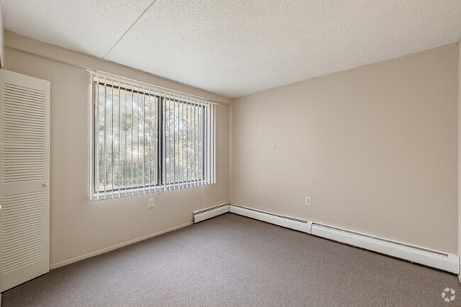 1BR, 1BA - 500SF - Bedroom