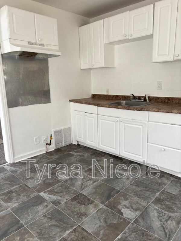 Photo - 18134 Vaughan St