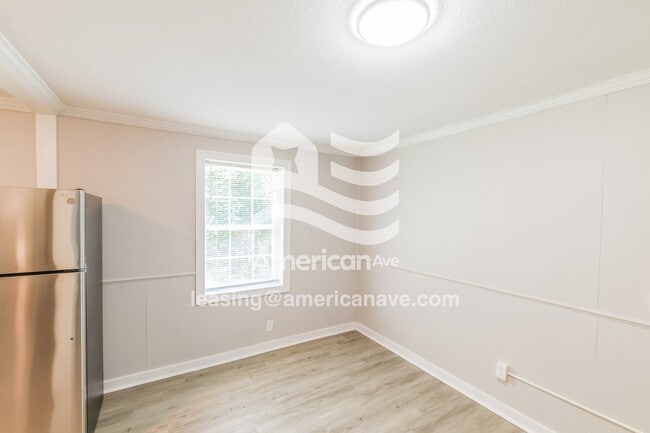 Photo - 2403 2nd St E