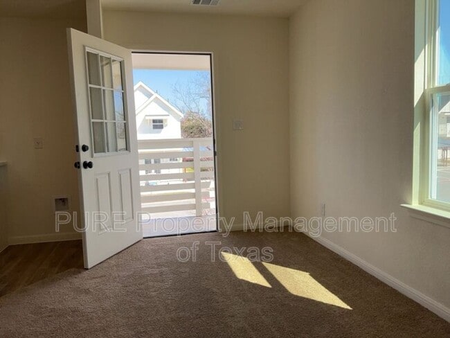 Photo - 2002 W 2nd St