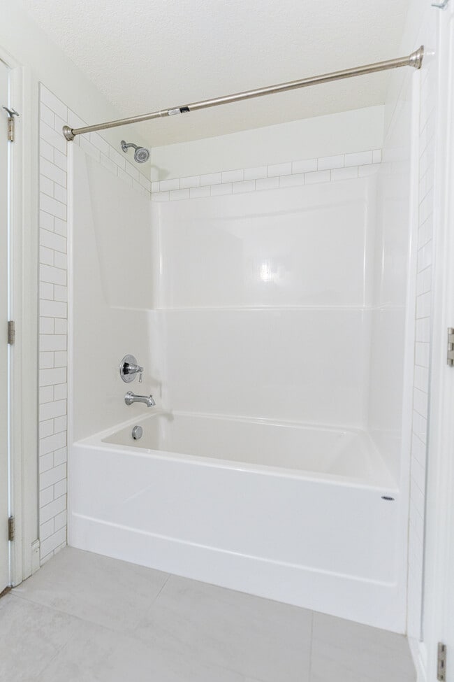 Photo - 10060-346 46 St NE