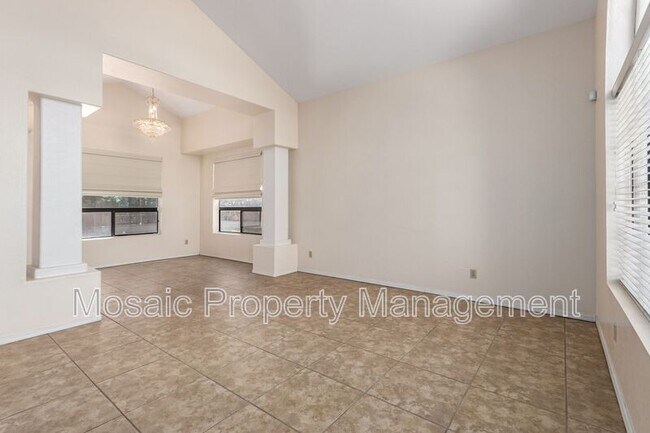 Photo - 1819 E Cascade Dr