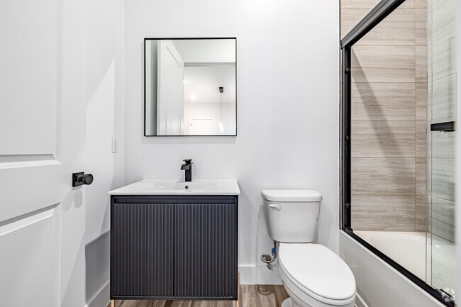 2 habitaciones, 2 baños - 945 pies cuadrados - Segundo baño