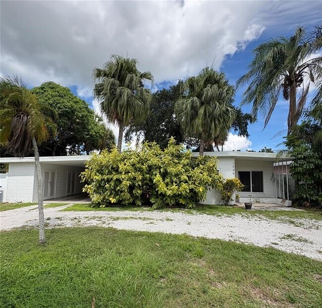 Building Photo - 1339 Royal Palm Dr S