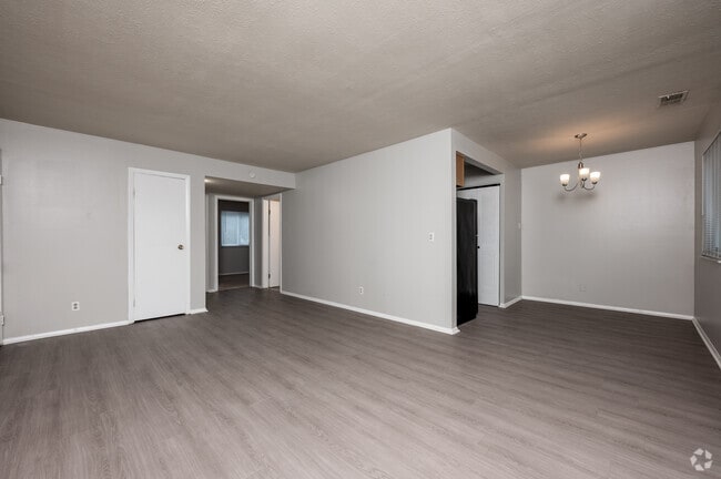 2BR, 1BA - 849SF - Living Room