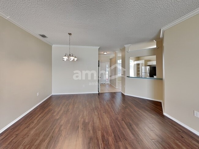 Photo - 823 Springwood Cir