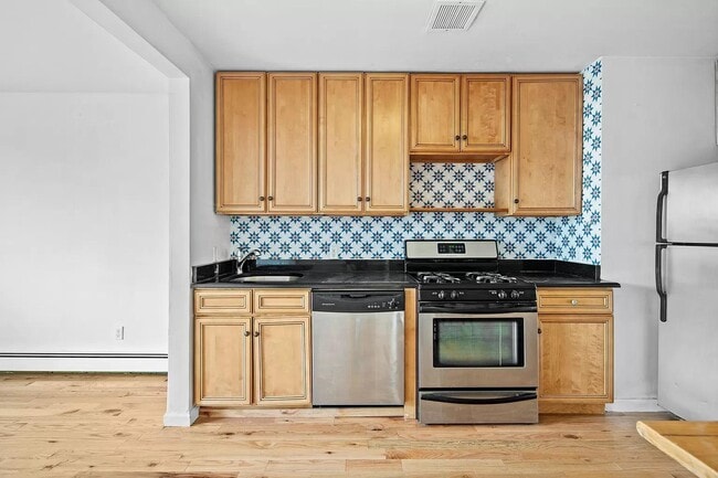 Photo - 93 Wyckoff Ave