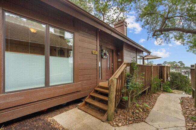 Photo - 659 Davis Rd