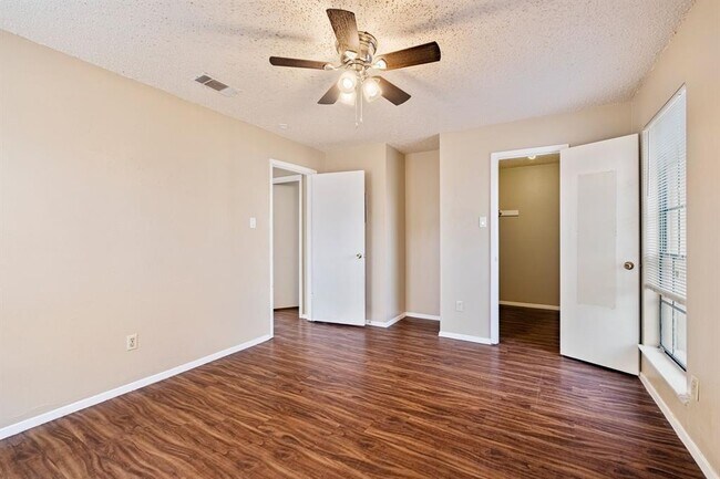 Photo - 301 Craddock Ave