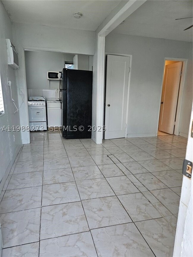 Building Photo - 1437 NE 110th St Unit 4