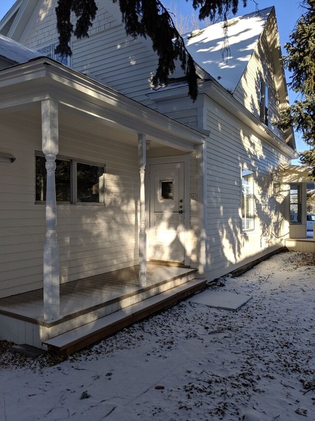 Building Photo - 516 Unit 516 W Main #2 Rental