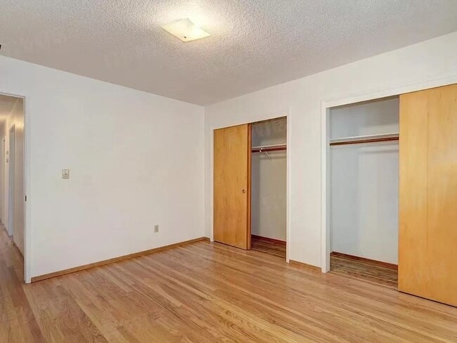 Photo - 907 Plum Ln