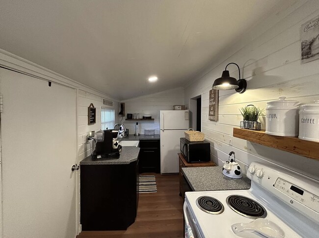 Photo - 3197 Deep River Rd