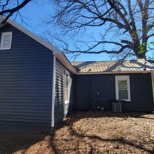 Photo - 810 Monroe St