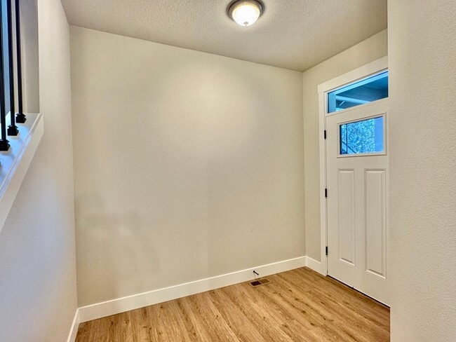 Photo - What Beauty! Live with serenity ~ Short distance to the heart of hazel Dell