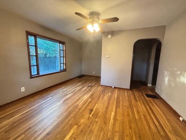 Building Photo - 344 E Mithoff St Rental