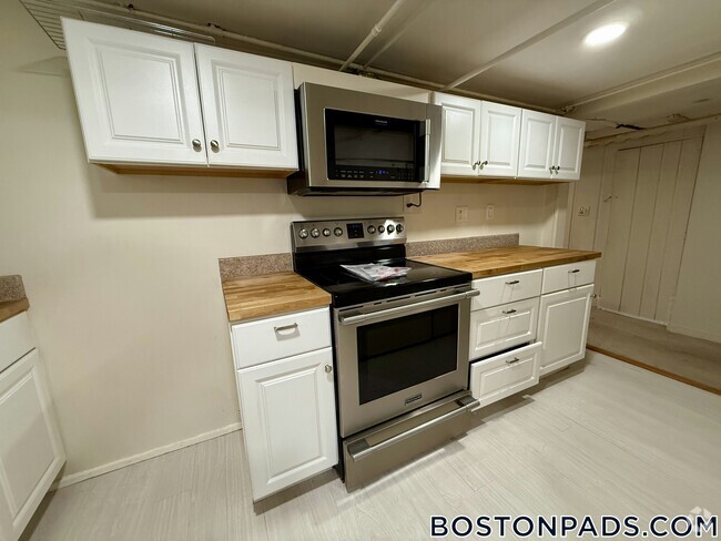 Building Photo - 520 Hancock St Rental
