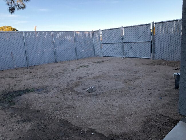 Building Photo - 14025 Smoketree St Unit D