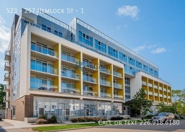 Building Photo - 257-257 Hemlock St