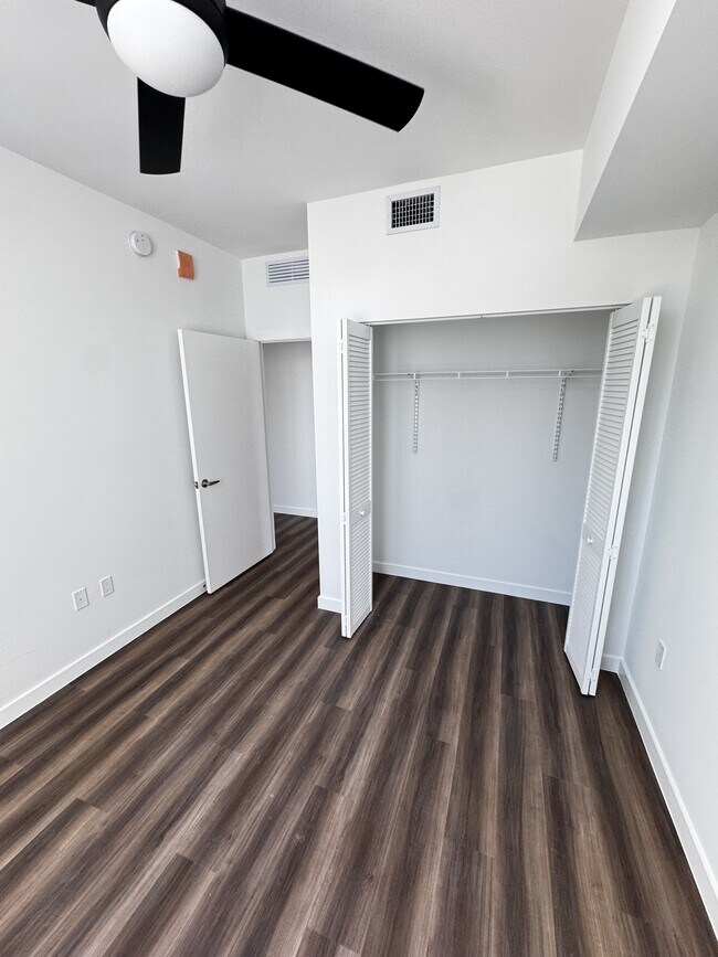 3B 2B - Bedroom