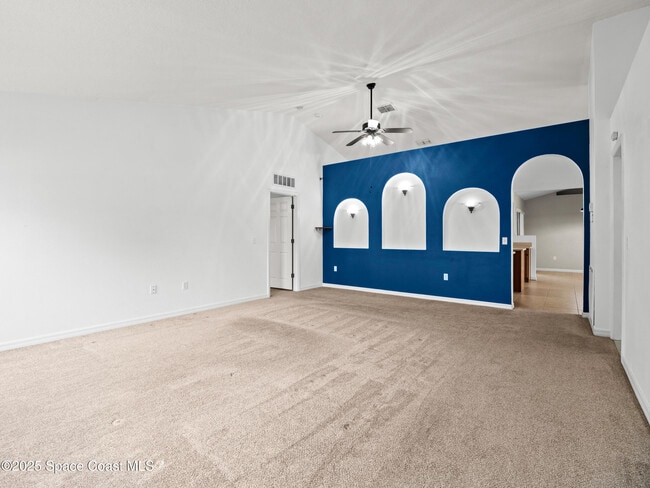 Photo - 380 Courtney St