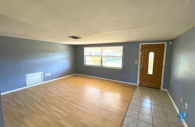 Photo - 2 bedroom, 1 bath, 1 car garage house with covered patio in Port Richey  *Available NOW*