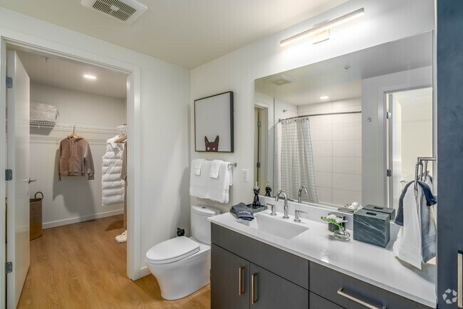 1 habitación, 1 baño, 738 pies cuadrados, baño - The Charles