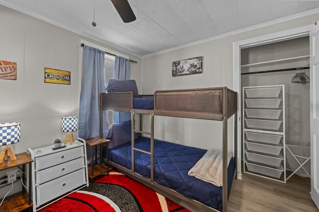 Photo - 105 McGill Ave NW