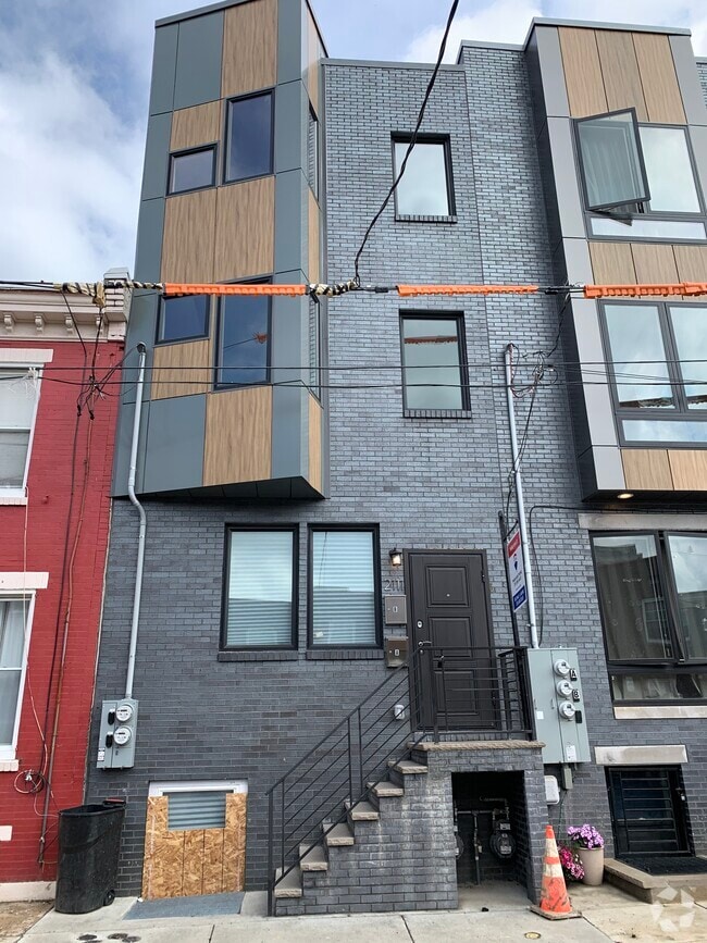 Building Photo - 2111 W Seybert St Unit A Rental
