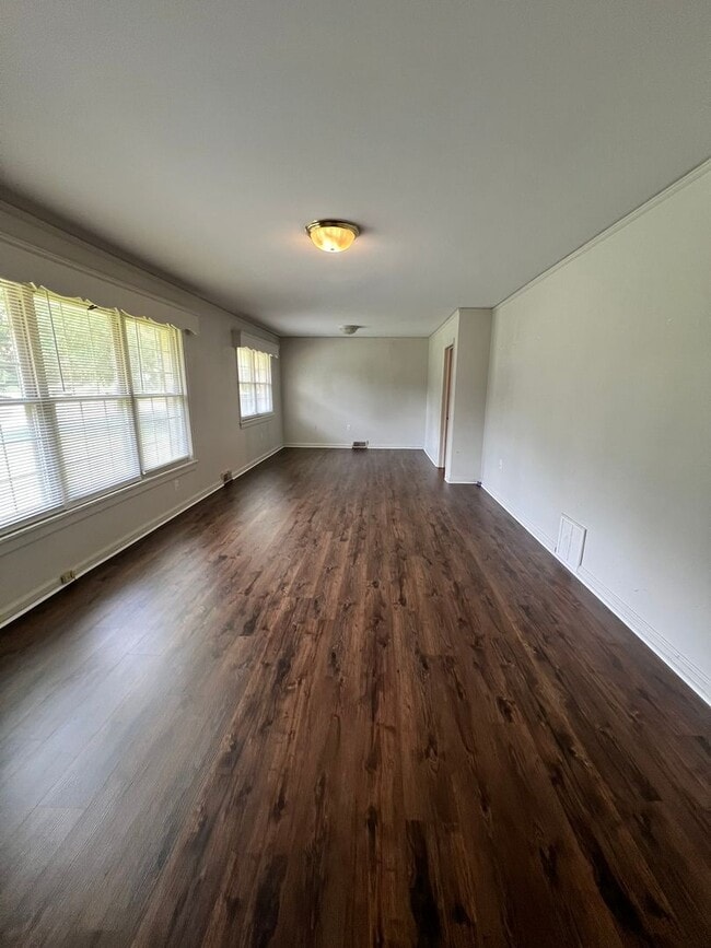 Photo - 3BD/ 2BA in Bellview Estates