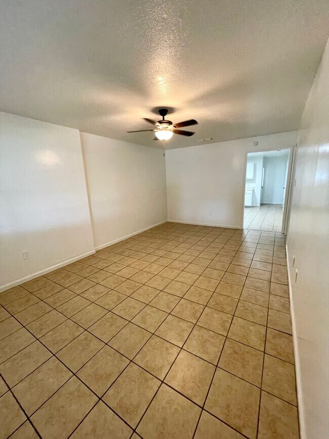 Photo - 3 Bed / 1 Bath Apartment in Truman, Available Now!