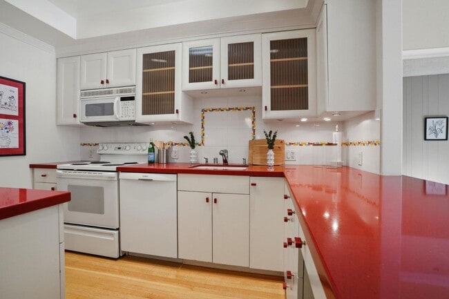 Photo - 525 Almer Rd