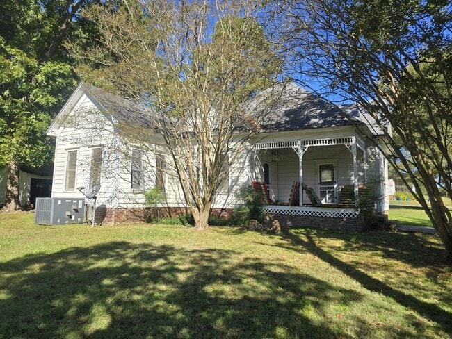 Photo - 505 Ave 2 NE