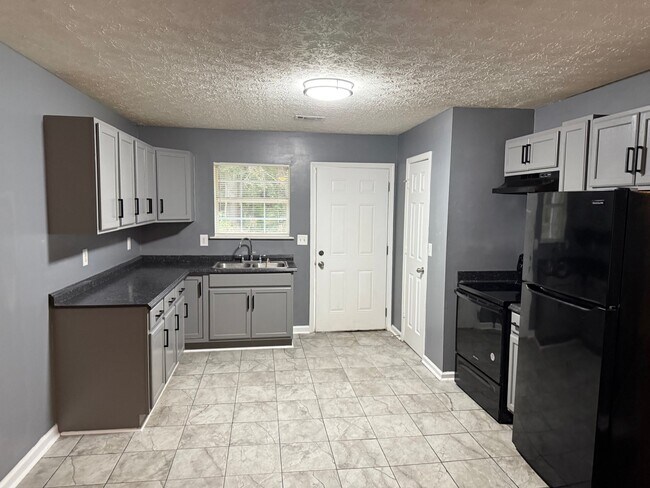Building Photo - 6128 Green Acres Dr SW