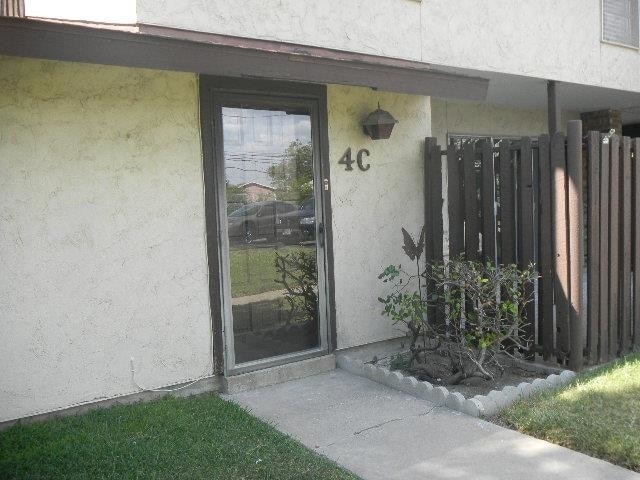 Photo - 100 Royal Way Dr