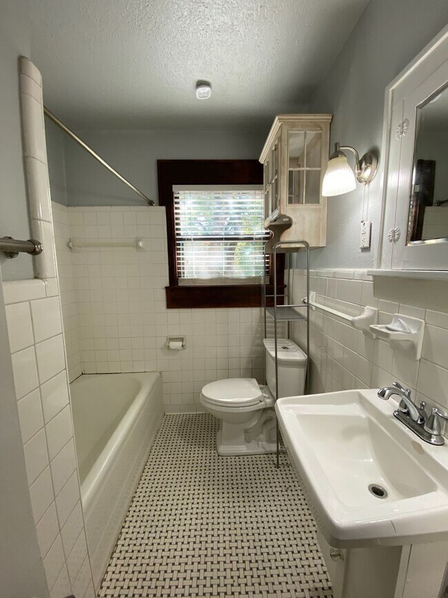 Photo - 2830 San Gabriel St Unit A