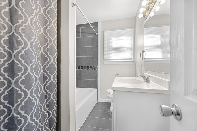 Photo - 6190 Cordell St