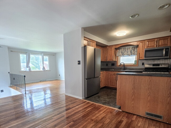 Photo - 408 Hazelnut Dr