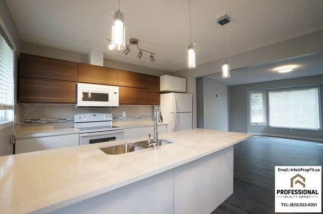 Building Photo - 3004 79 St NW