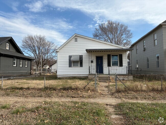 Building Photo - 6205 Washington St Rental